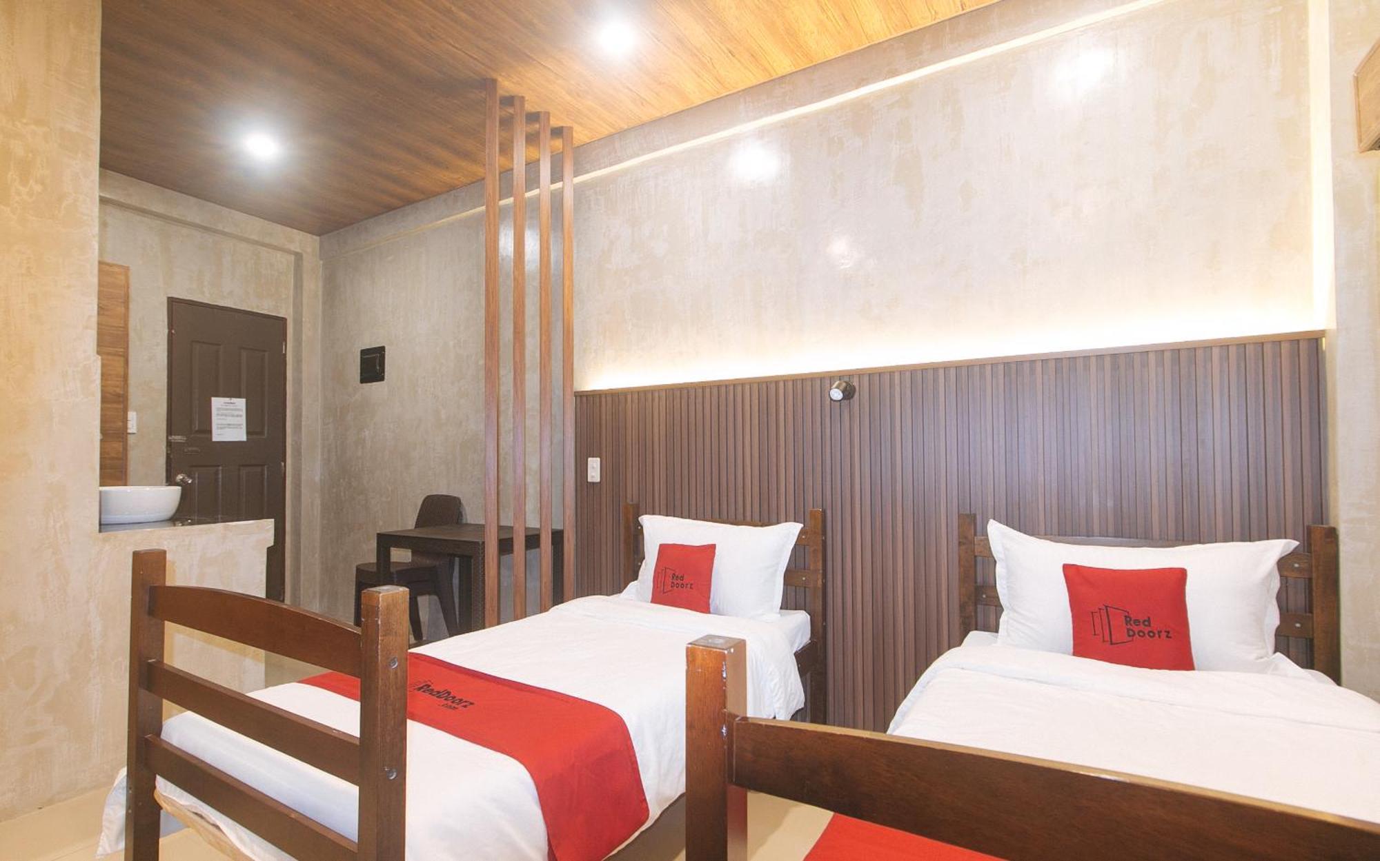 เรดดอร์ซ แอท เอ็มบีบี รูม เอ็นเอไอเอ 2 Hotel Paranaque City ภายนอก รูปภาพ
