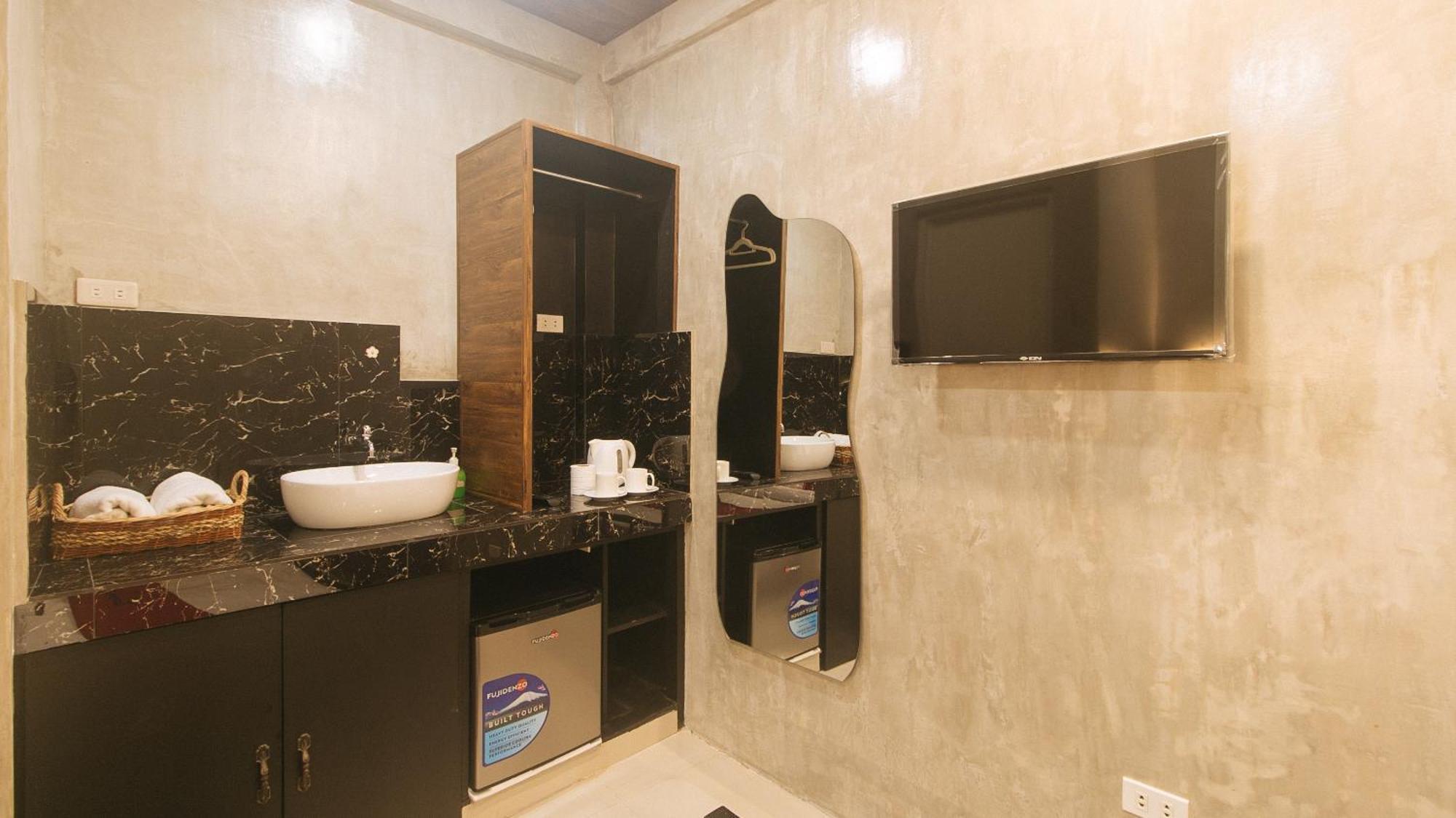 เรดดอร์ซ แอท เอ็มบีบี รูม เอ็นเอไอเอ 2 Hotel Paranaque City ภายนอก รูปภาพ