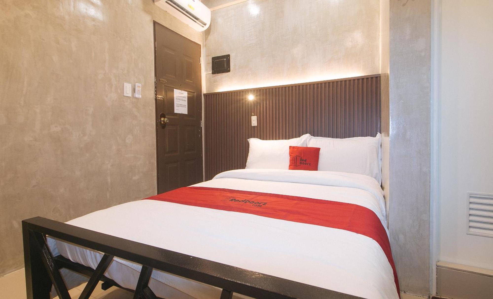 เรดดอร์ซ แอท เอ็มบีบี รูม เอ็นเอไอเอ 2 Hotel Paranaque City ภายนอก รูปภาพ